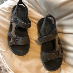 Mens size 7. I wore them, I’m a size 9